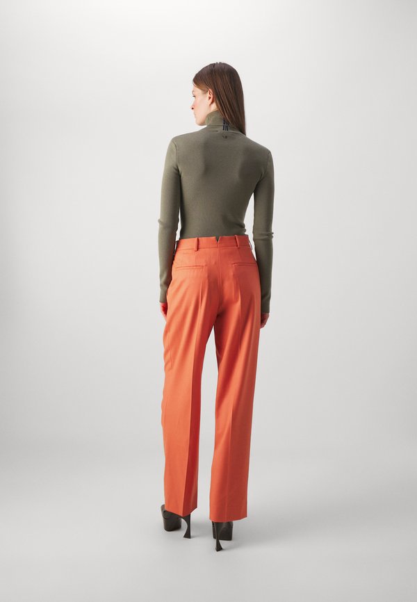 Victoria Beckham SINGLE PLEAT TROUSER