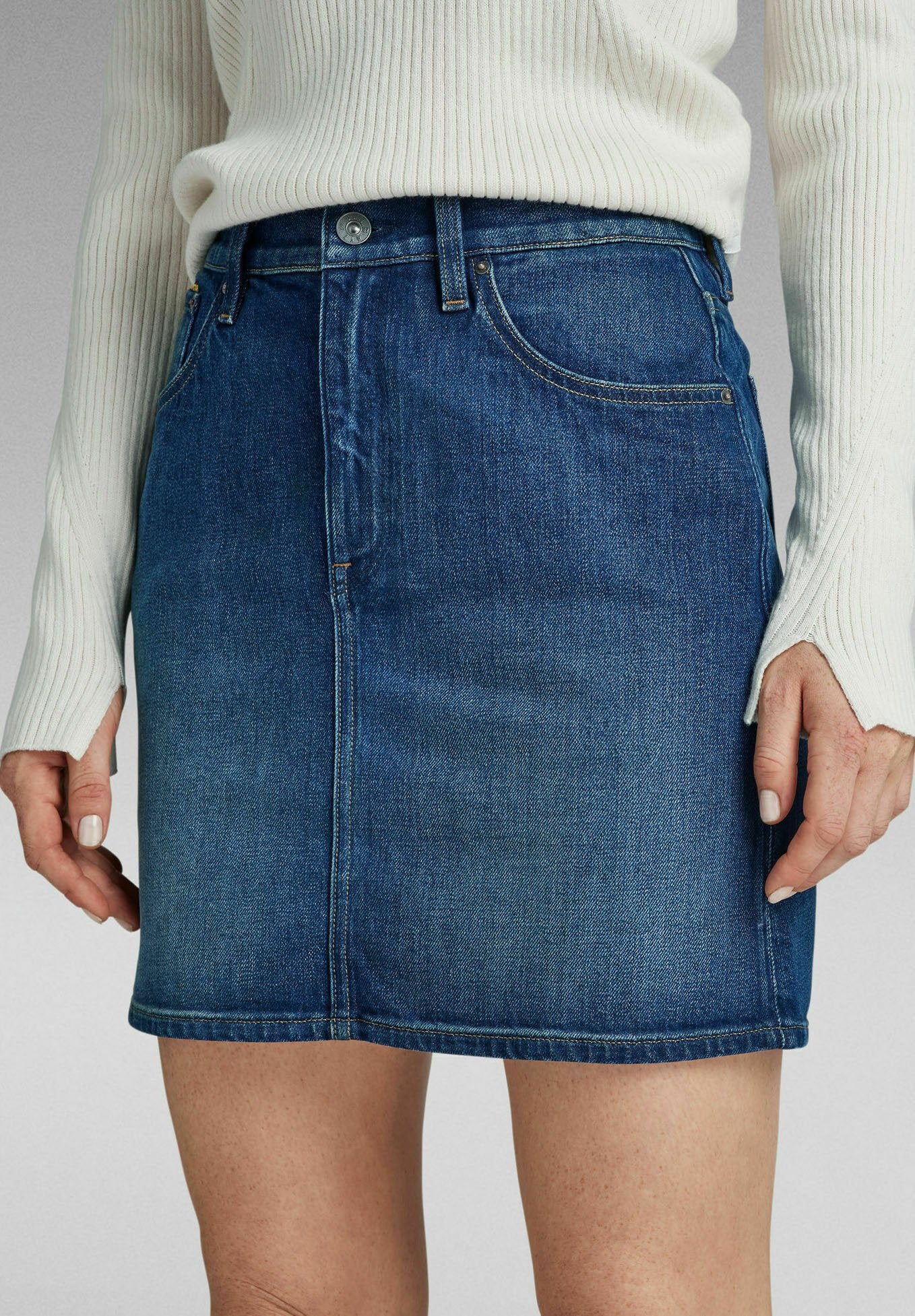 VIKTORIA SHORT EDGE Media 6