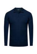 Marineblaues Langarm-Polo-Shirt aus Strickstoff, mit einer Knopfleiste mit zwei Knöpfen, geripptem Kragen und kleinem Logo auf der Brust.