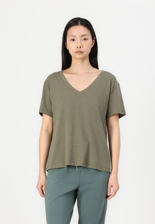 DOCKERS DEEP V NECK TEE