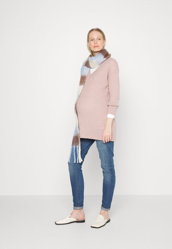 GAP Maternity V NECK