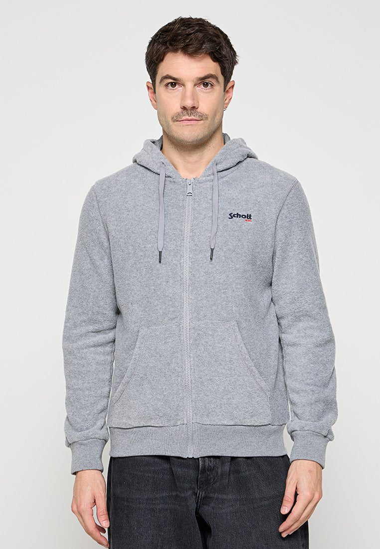 Grauer Kapuzenpullover mit Reißverschluss aus weichem Fleece-Material, ausgestattet mit einer Fronttasche, verstellbaren Kordeln und einem kleinen Logo auf der Brust.