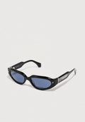 Schwarze Sonnenbrille mit glänzendem Rahmen, ovalen Gläsern in tiefem Blau und metallischen Akzenten an den Seiten mit einem dekorativen Muster.