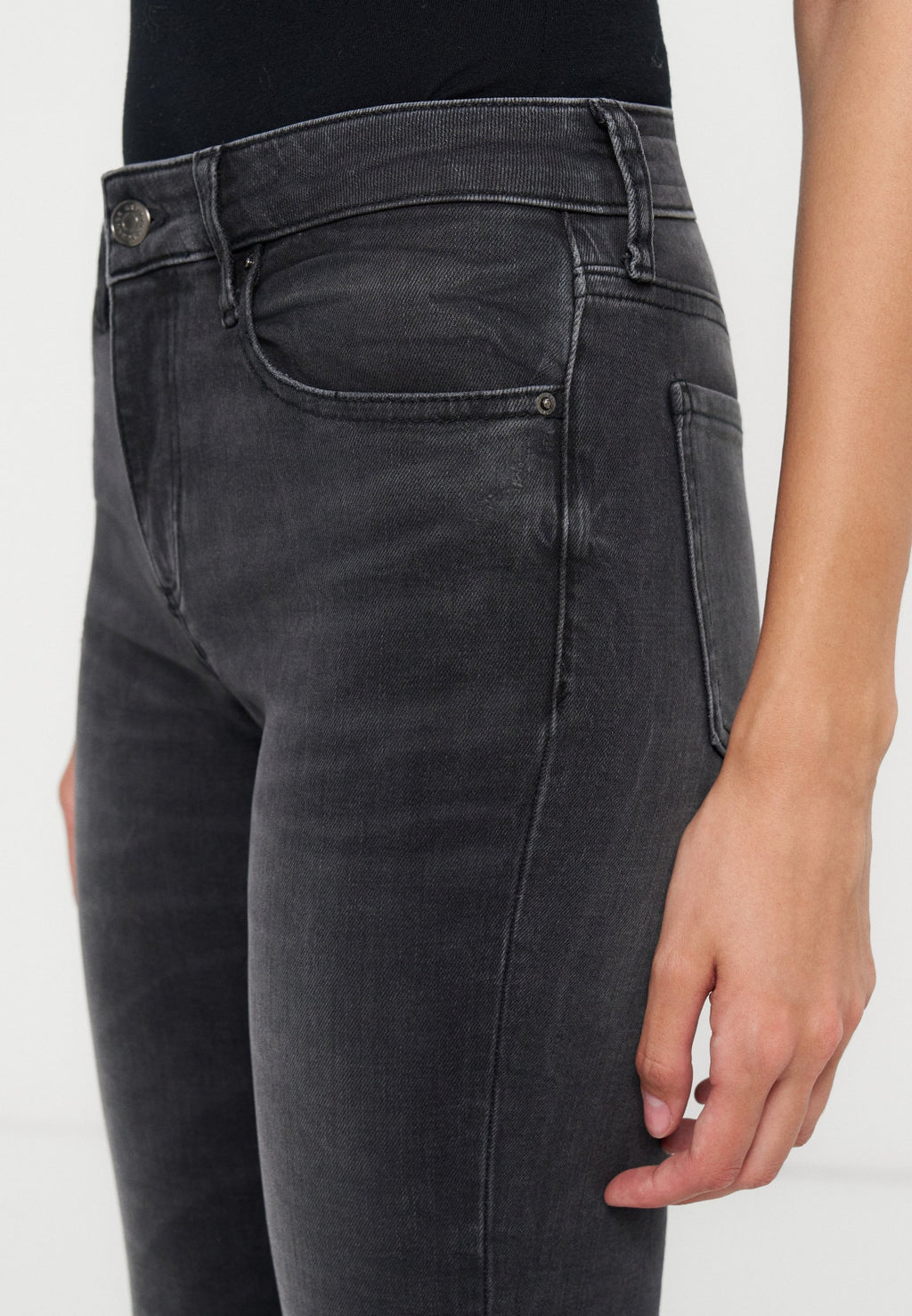 Armani Exchange Jeans Tapered Fit Media 6