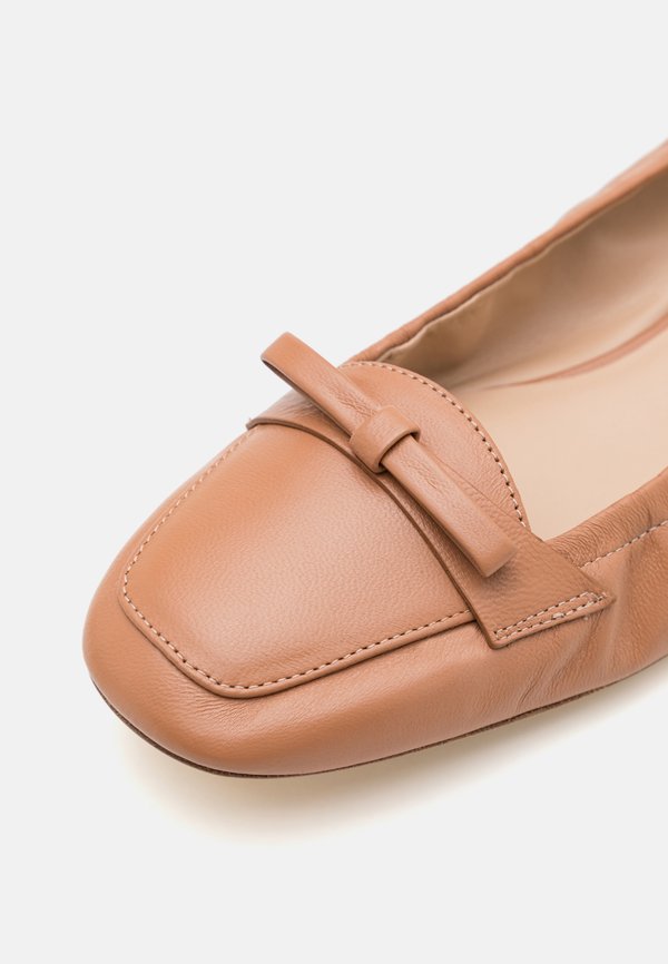 Stuart Weitzman TULLY LOAFER