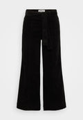Schwarze Cord-weiter Beinhosen mit einem gebundenen Gürtel in der Taille, mit einer strukturierten Form und einem strukturierten Finish, geeignet für legere Anlässe.