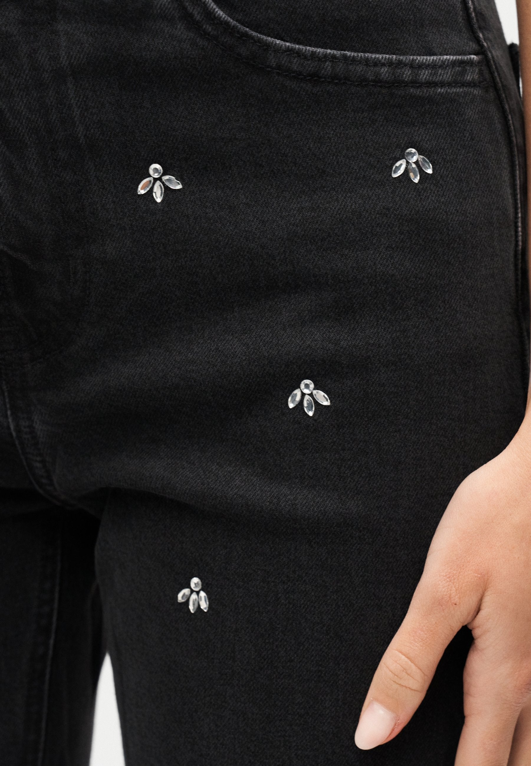 GAP EMBELLISHED