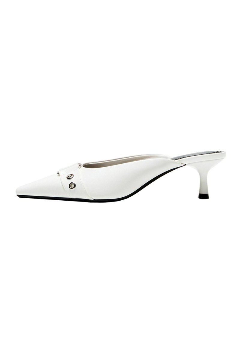 HEELED WITH BUCKLE  Media 1