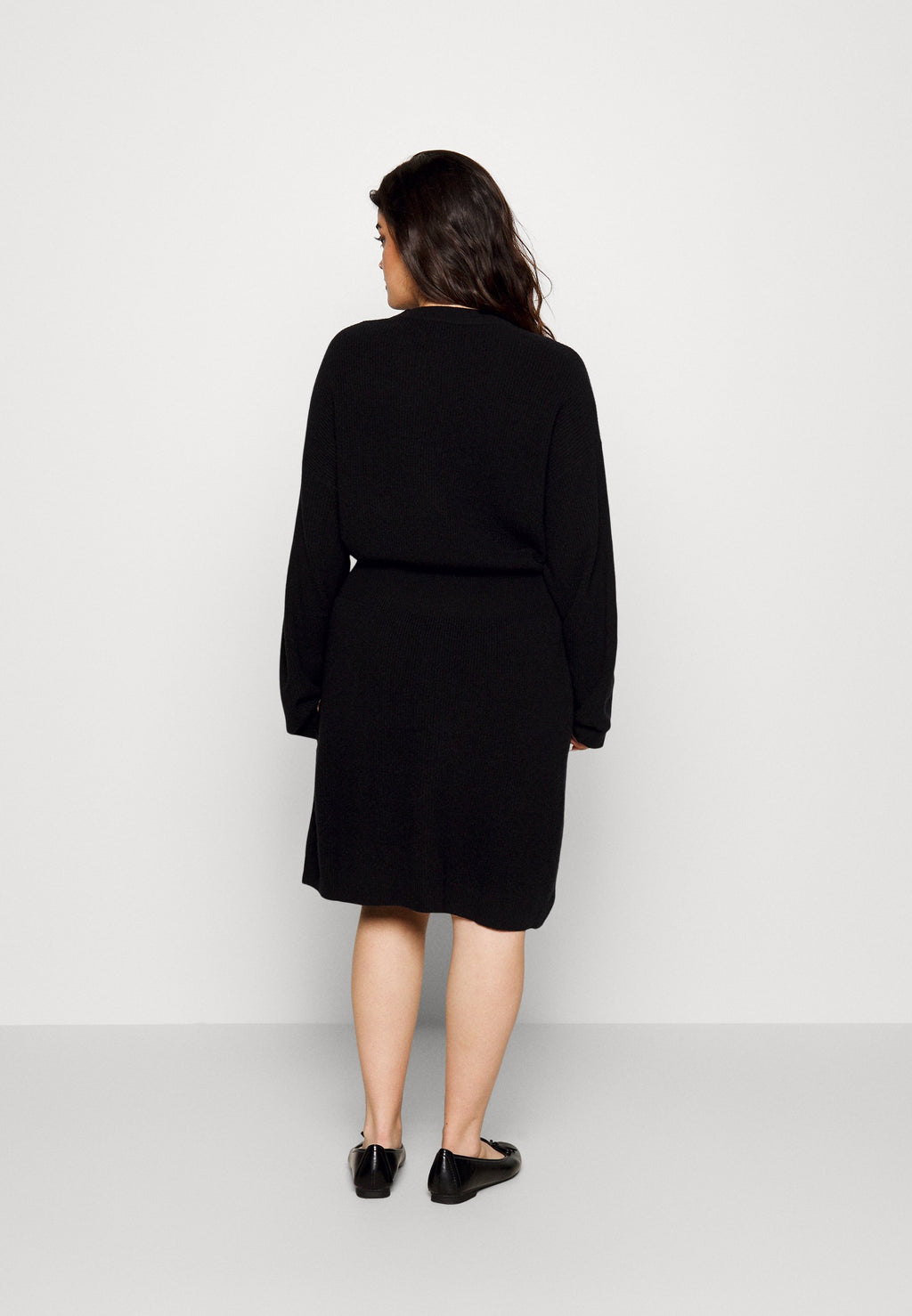 WAISTED DRESS Media 4