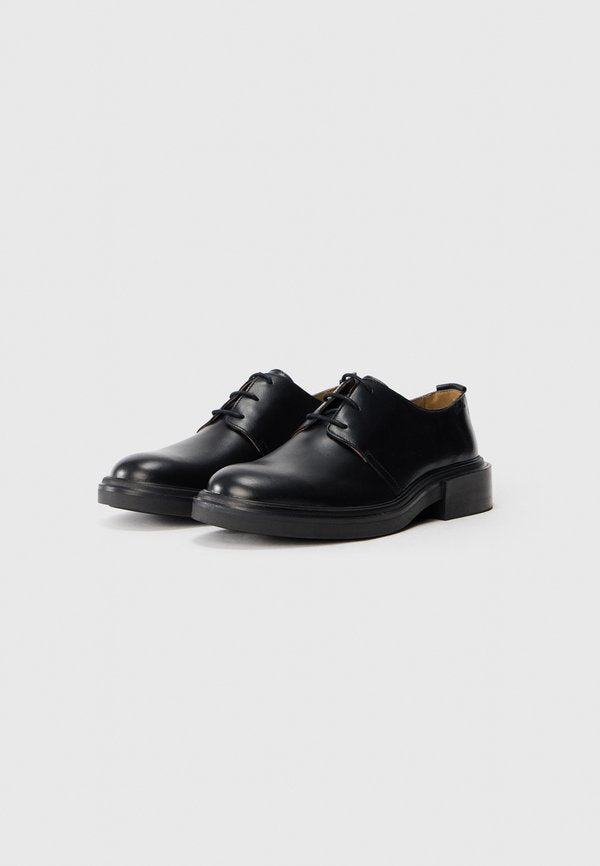 Calvin Klein CUPPED POSTMAN
