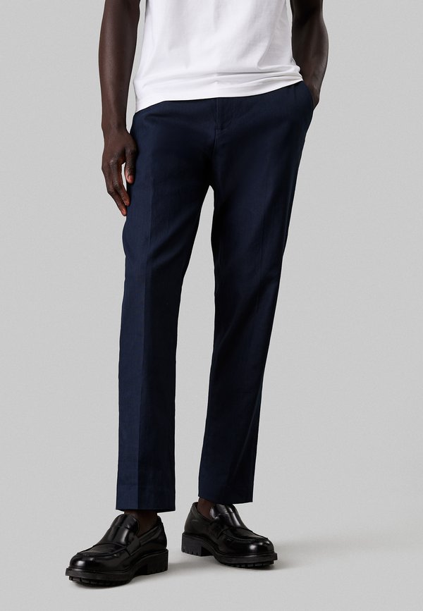 Calvin Klein TAPERED