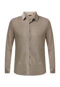 Beige Langarmshirt, mit Knopfleiste, weichem Material, dezentem Glanz und klassischem Kragen. Verfügt über gleichmäßig angeordnete Knöpfe entlang der Vorderseite.