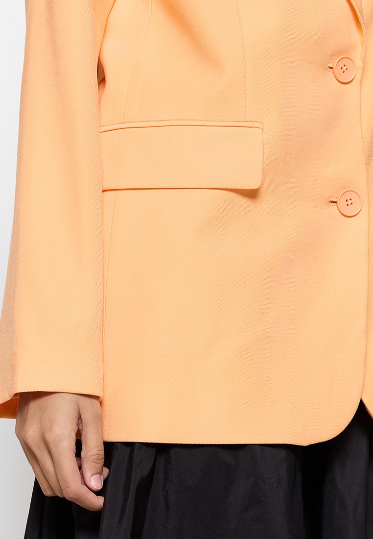 DKNY