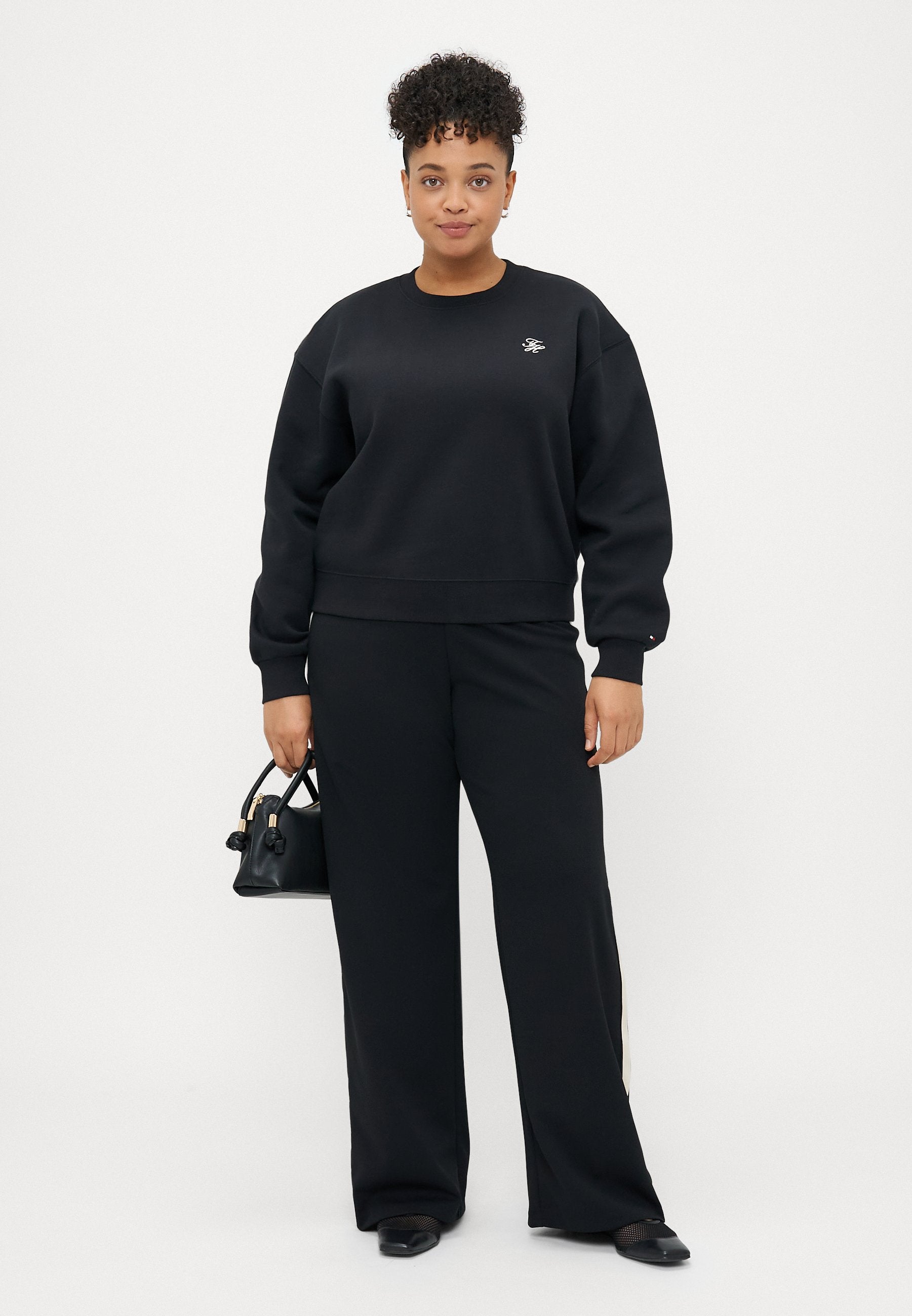 CURVE LOGO EMBROIDERY FLEX FLEECE SWEATSHIRT Media 2