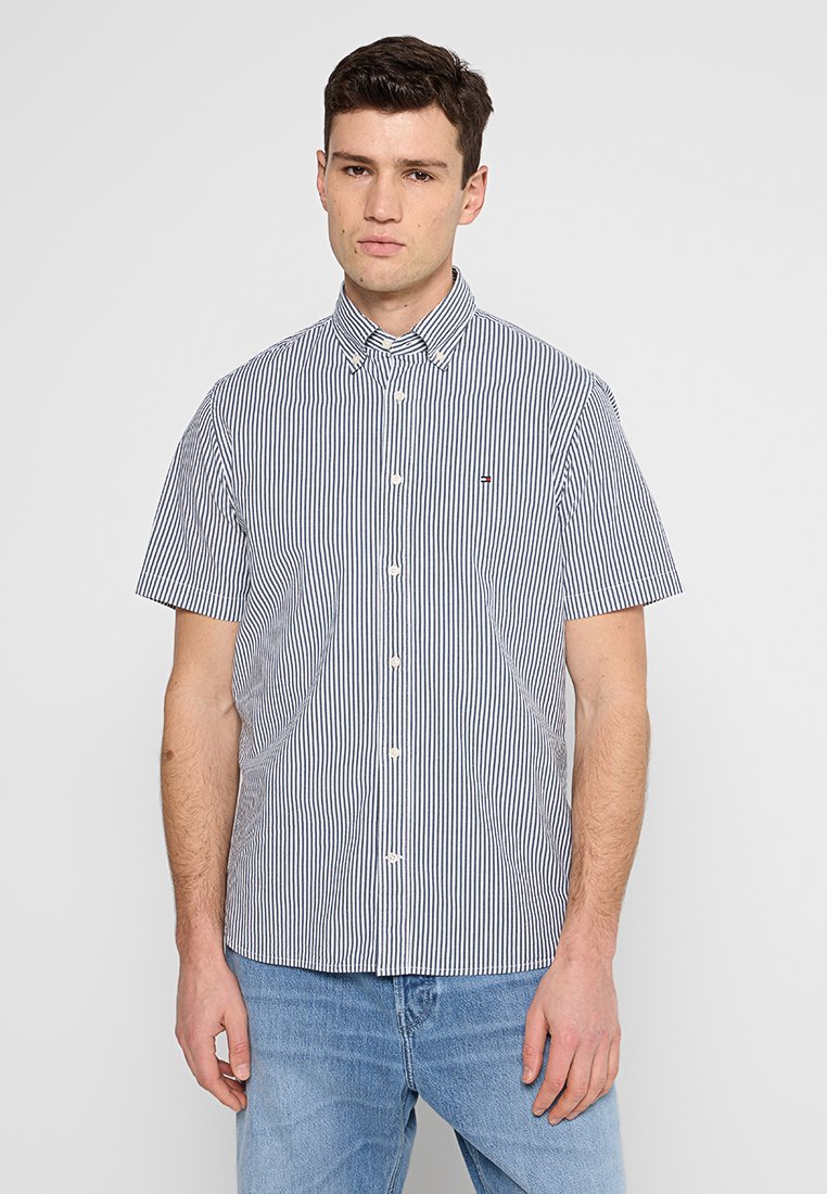 REGULAR FIT Media 1