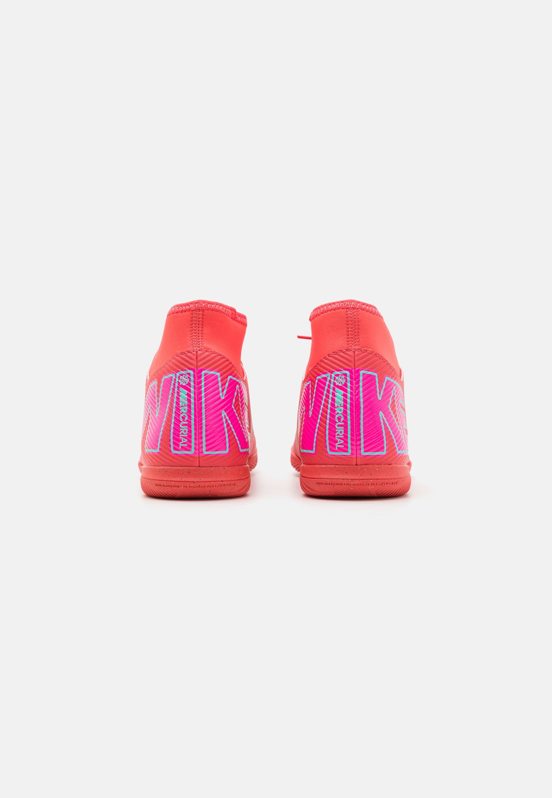 Nike Performance 10 CLUB IC