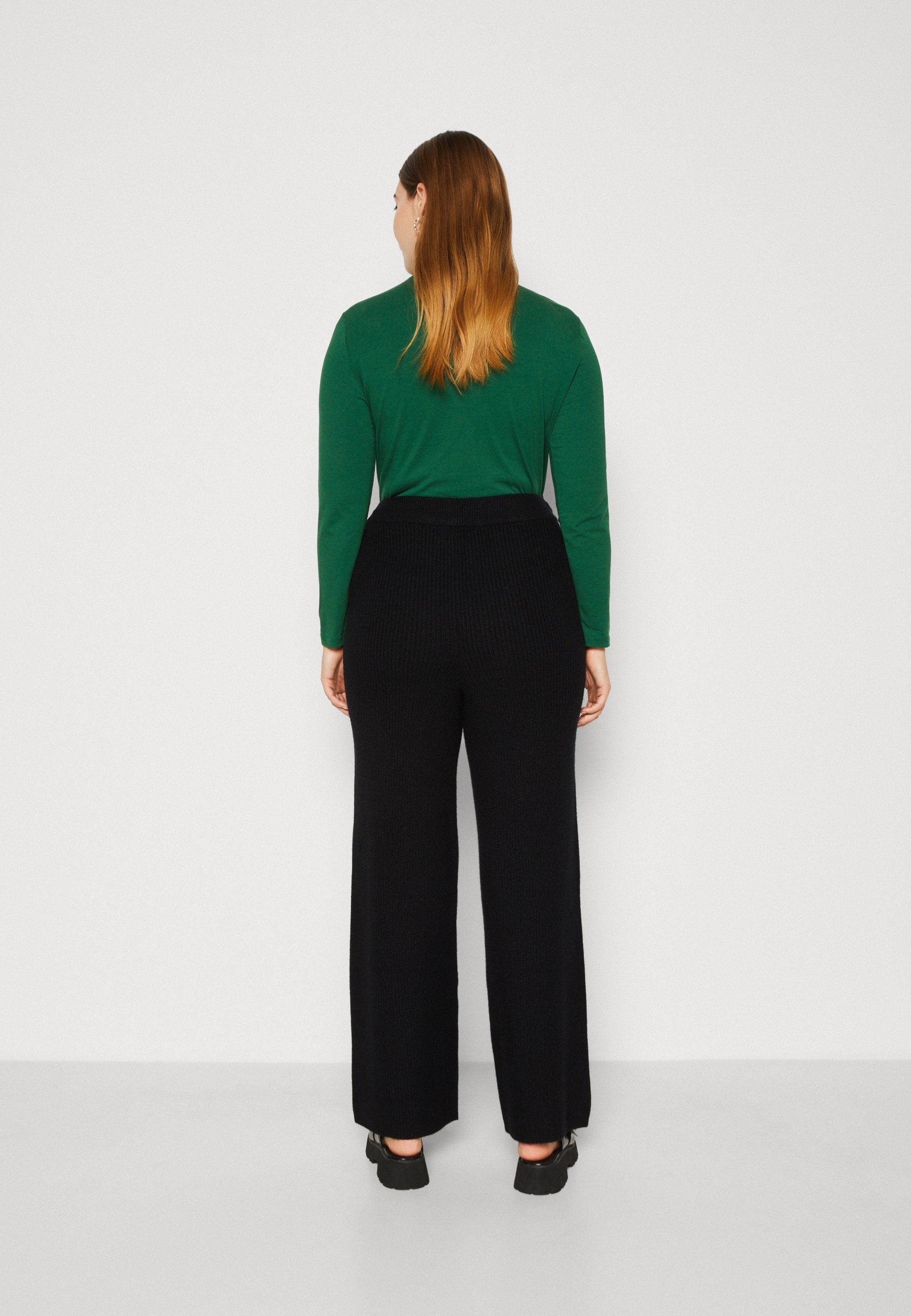 CARKATIA TROUSER Media 4