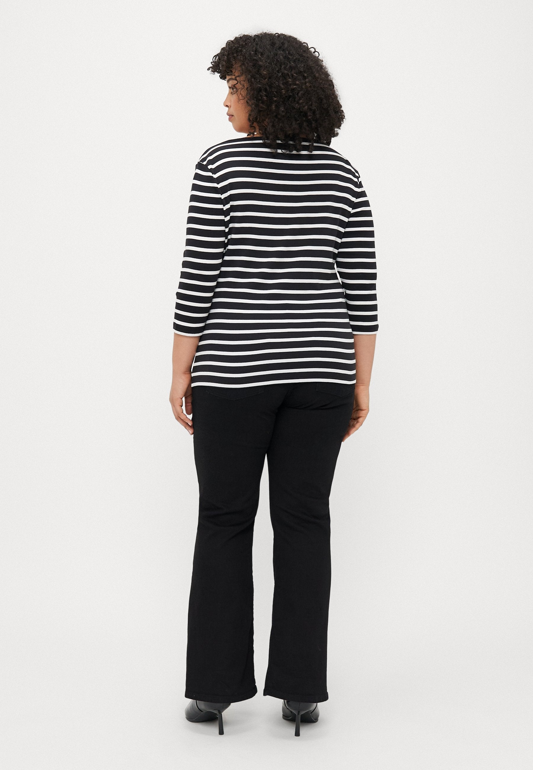 CURVE BOAT NECK THREE-QUARTER SLEEVE T-SHIRT Media 4
