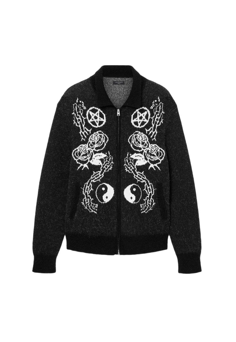 Schwarze Zip-Up-Strickjacke mit weißen grafischen Mustern von Rosen, Pentagrammen und Yin-Yang-Symbolen. Aus strukturiertem Stoff mit einem Kragen gefertigt.