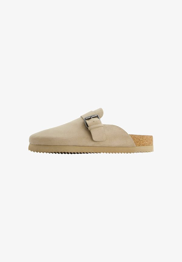 Bershka BUCKLE DETAIL - Clogs - sand