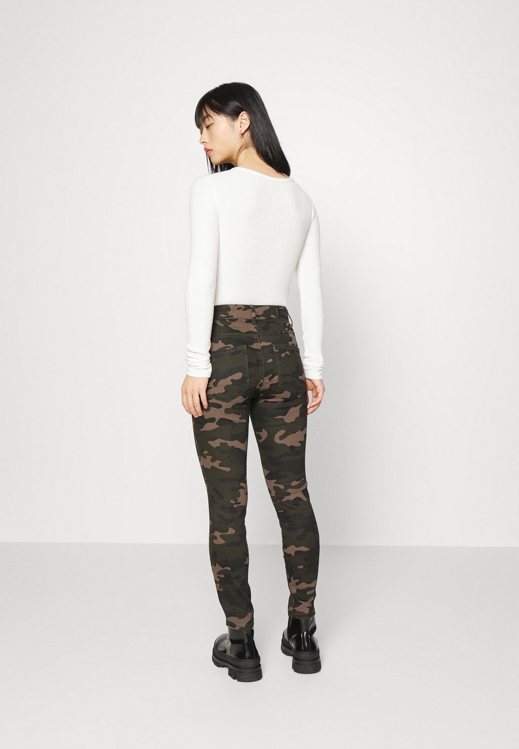 ONLNINE ESTER PANTS Media 4