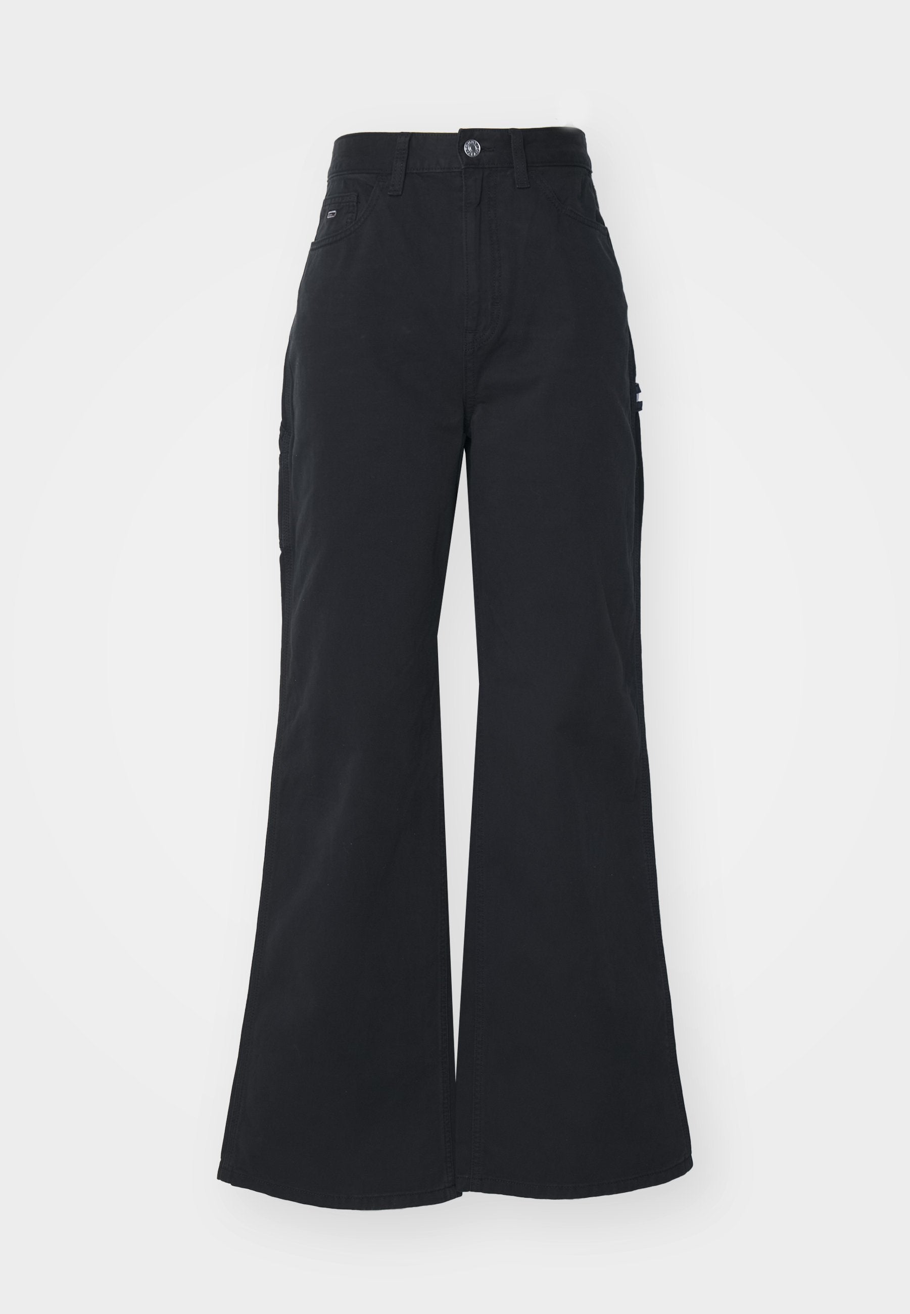 Schwarze weite Hosen aus Baumwolle mit hoher Taille, Fronttaschen und Knopfverschluss. Glatte Textur mit geradem Schnitt.