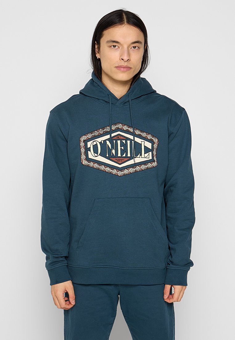 Teal Kapuzenpullover aus weichem Stoff mit einem großen O'Neill-Logo in einem geometrischen Muster auf der Vorderseite, ausgestattet mit einer Kängurutasche und Kordelzügen.