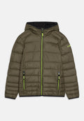 Olivgrüne Pufferjacke mit Kapuze, Reißverschlussfront und schwarzen Akzenten. Verfügt über vertikale Nähte und kontrastierende neongrüne Reißverschlusdetails.