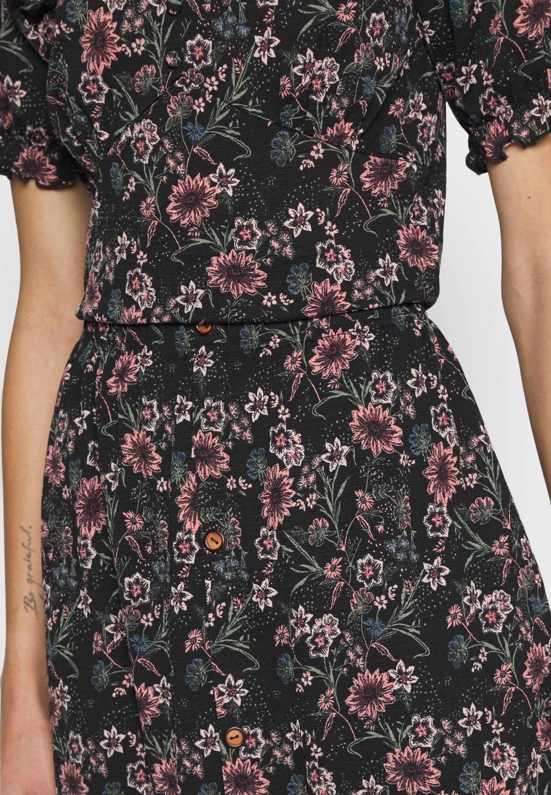 ONLY Tall ONLPELLA BUTTON SKIRT