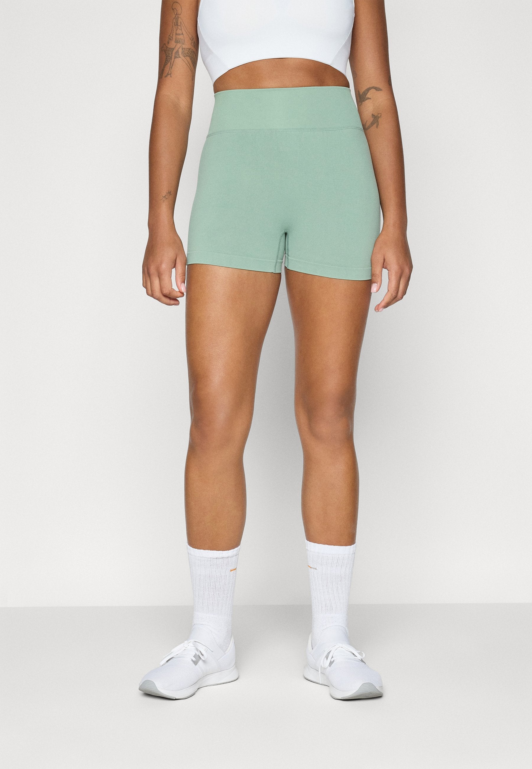 ICANIWILL DEFINE SEAMLESS V SHAPE SHORTS