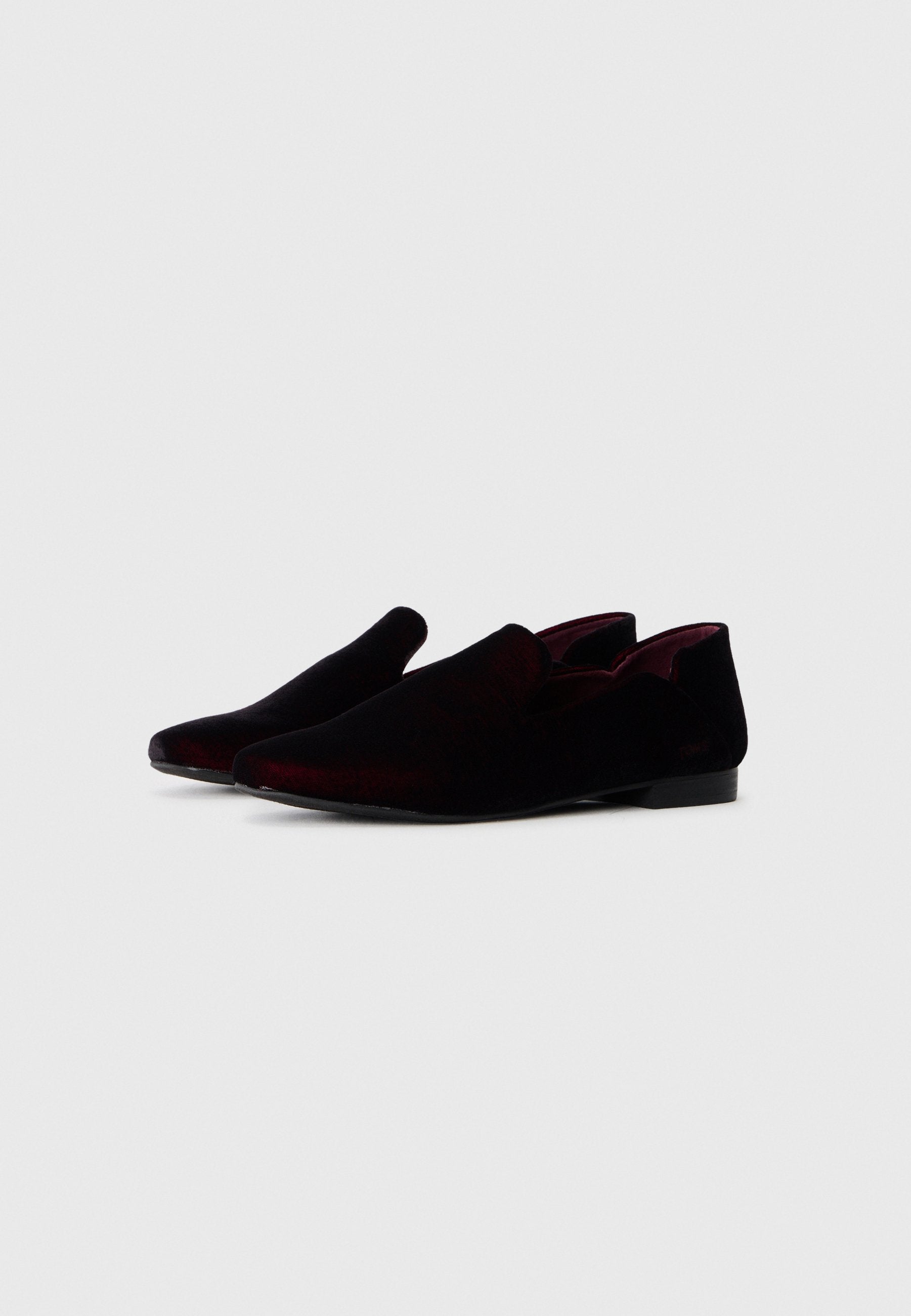 TOMS LARA