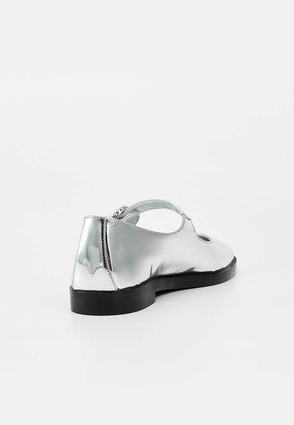 Stuart Weitzman LORALEI