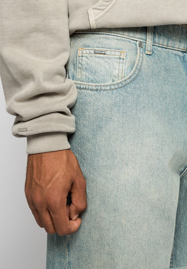 EIGHTYFIVE KNEE CUT
