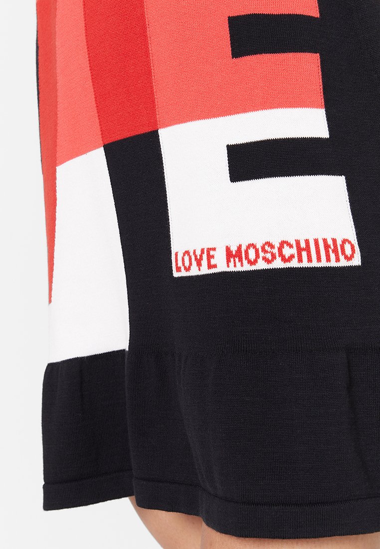 Love Moschino