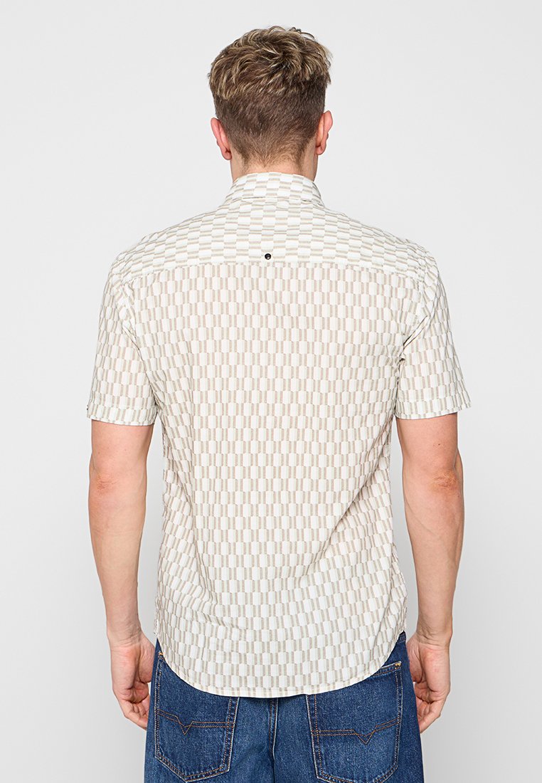 REGULAR FIT Media 2