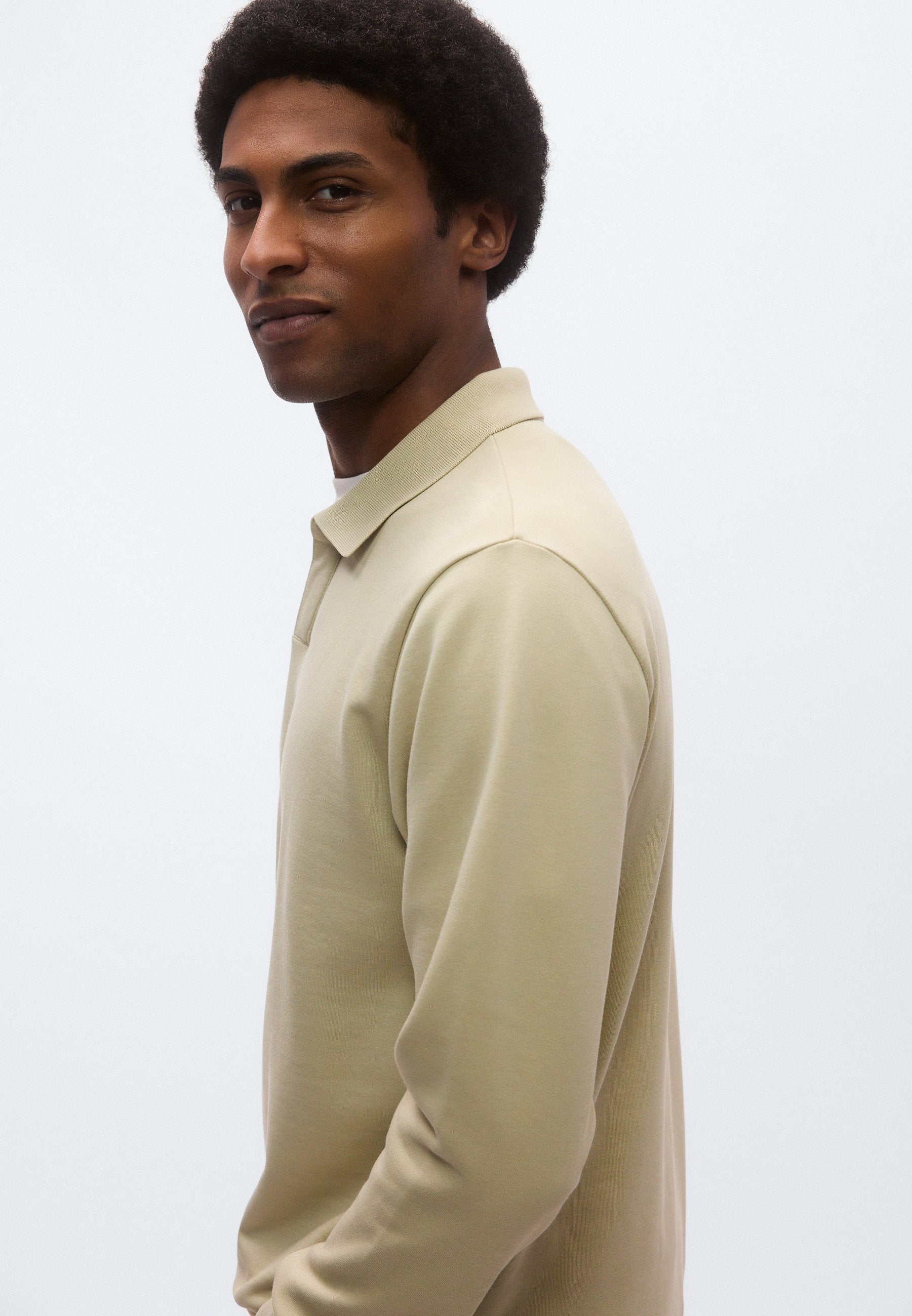 V NECK  Media 7