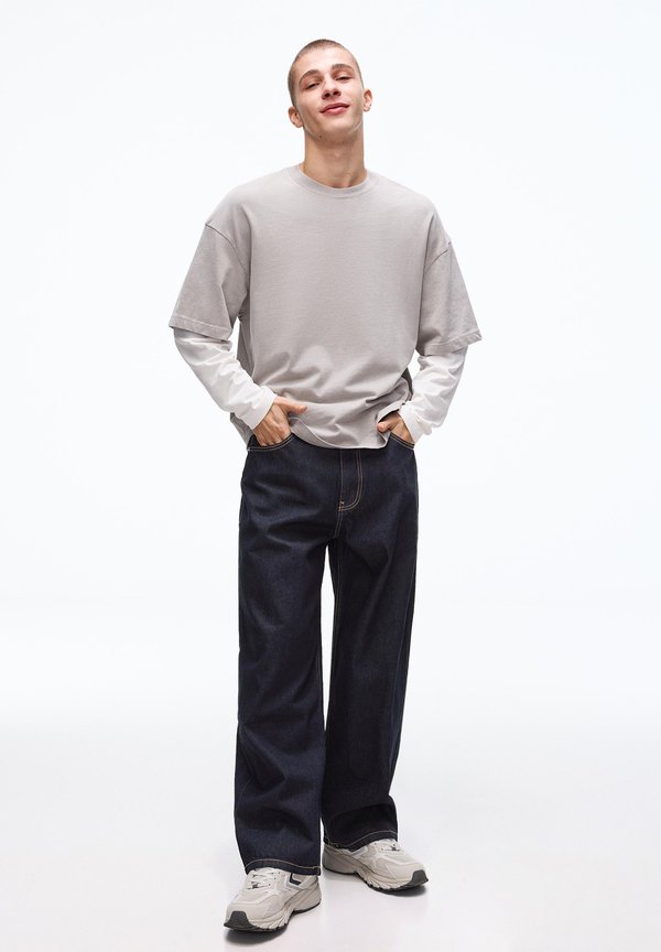 Bershka EMBROIDERED BARREL-LEG - Baggy Jeans - royal blue