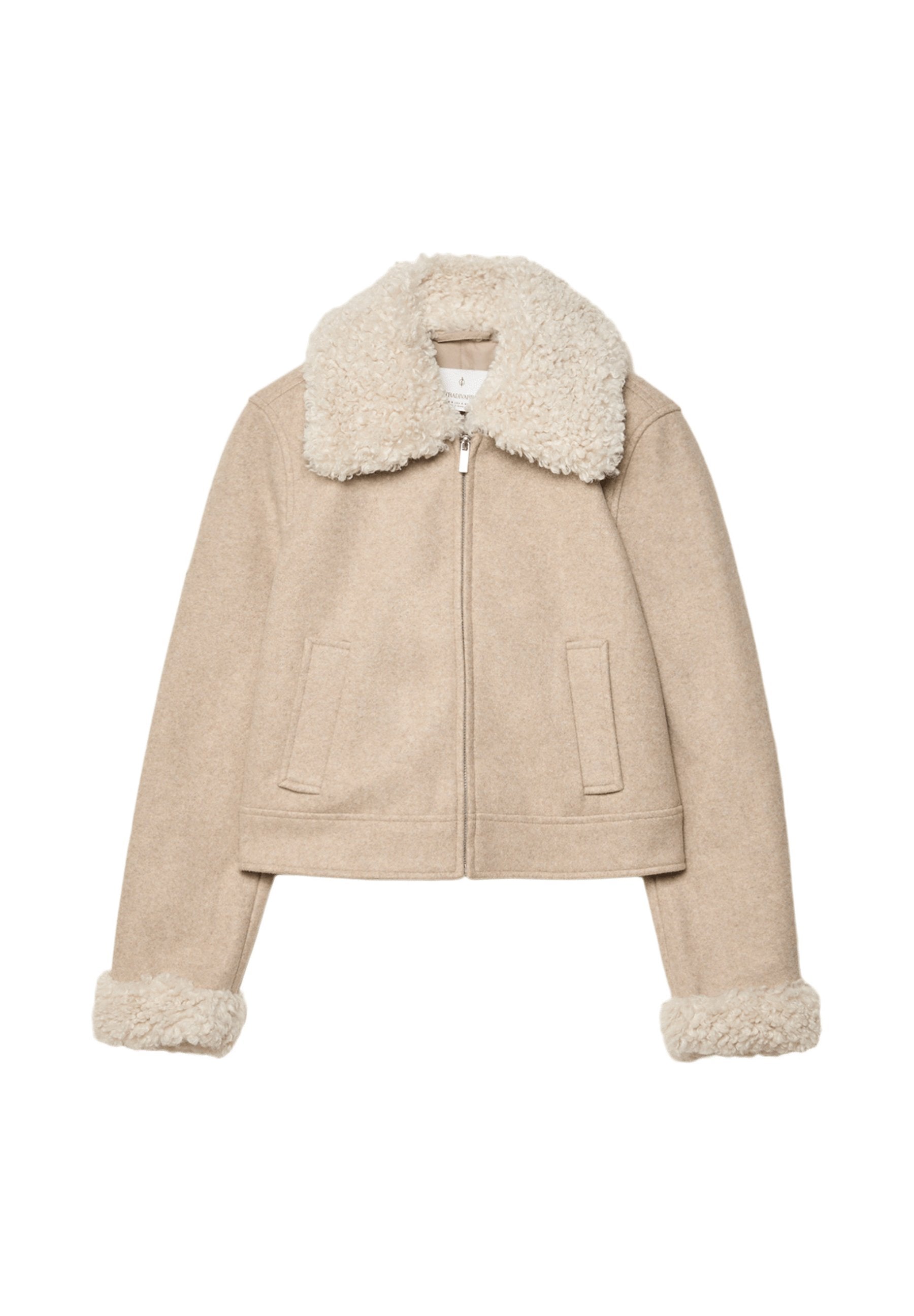 Beige verkürzte Jacke aus weichem Stoff, mit einem flauschigen, cremfarbenen Kragen und Bündchen, Reißverschluss und zwei Vordertaschen.