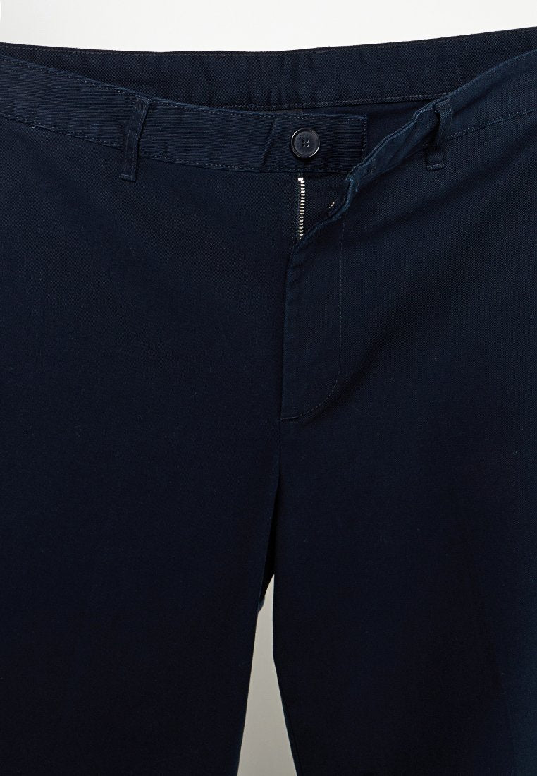 Armani Exchange Chino Media 4
