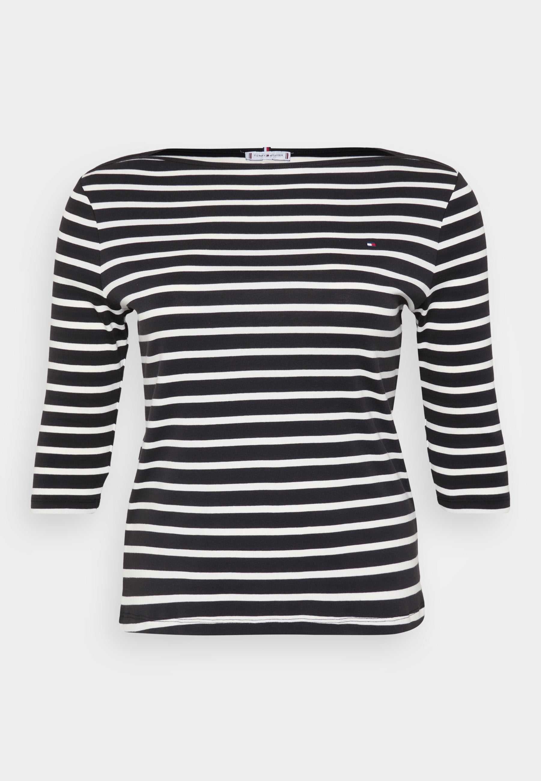 CURVE BOAT NECK THREE-QUARTER SLEEVE T-SHIRT Media 1