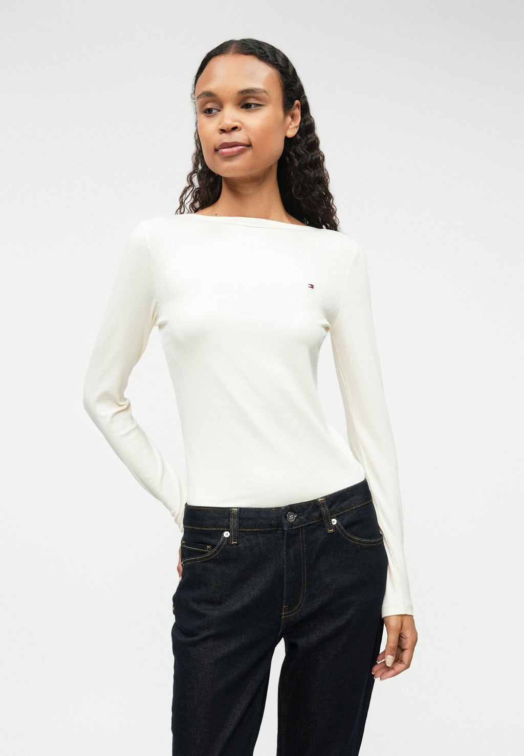 RIBBED SLIM BOAT NECK LONG SLEEVE T-SHIRT Media 5