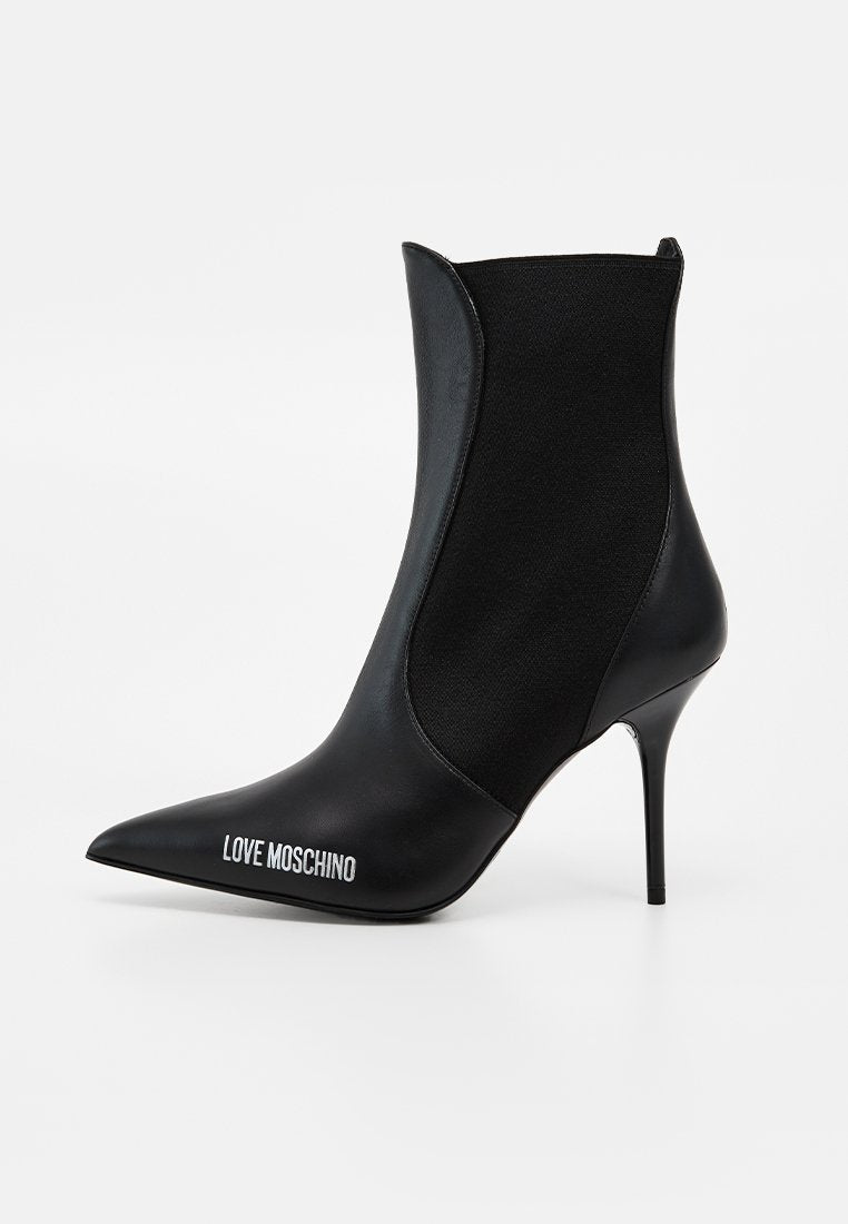 Love Moschino