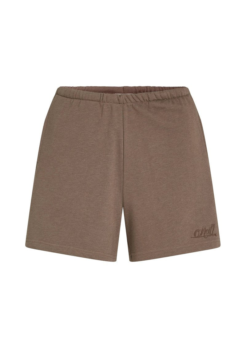 Braune Sportshorts aus weichem Stoff, mit einem elastischen Bund und einem kleinen gestickten Logo-Detail am linken Bein.