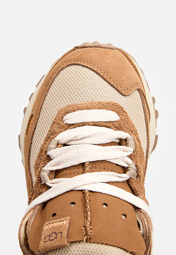 UGG RETROFI LOW