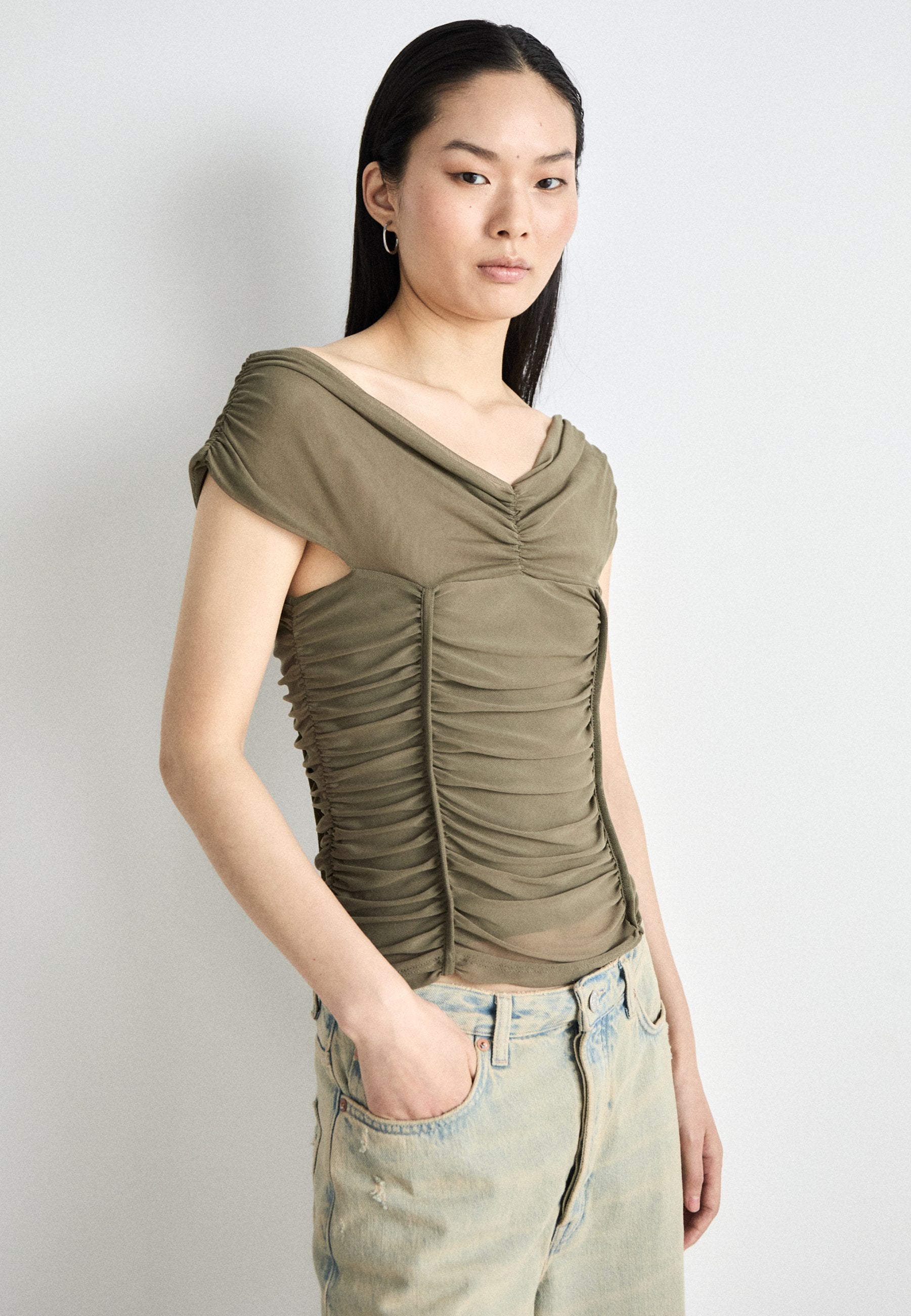Gestuz OFF SHOULDER