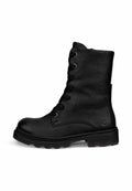 Schwarze Lederstiefel mit Schnürung an der Vorderseite, runder Zehenform, texturiertem Obermaterial und robuster Sohle. Verfügt über ein Logo an der Außenseite.
