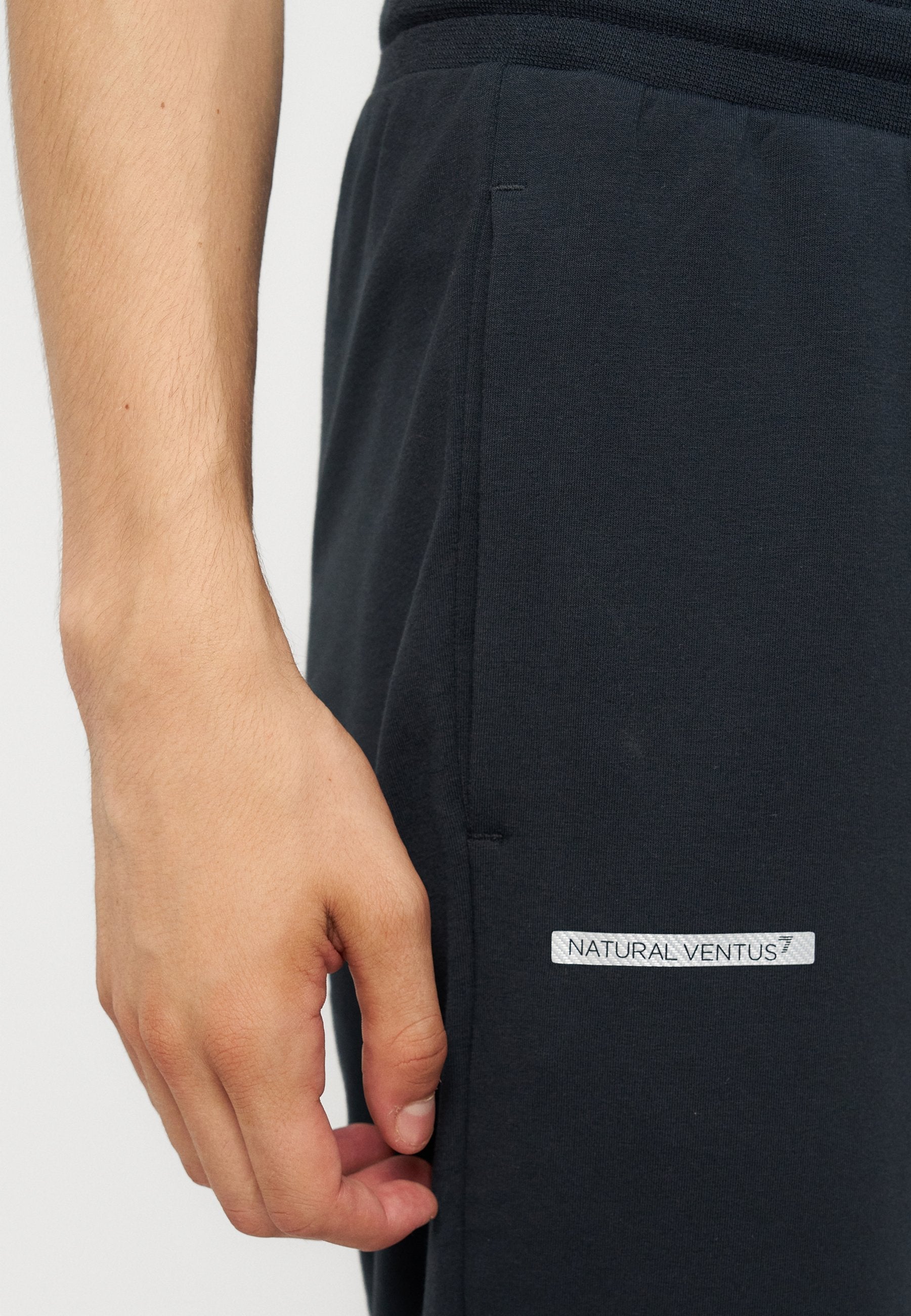 EA7 Emporio Armani Trainingsanzug Media 6