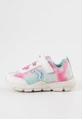 Leichte Sneaker mit einem Obermaterial aus pink- und blauem Batiknetz, weißen Akzenten, Klettverschluss und einer strukturierten Gummisohle für besseren Halt.