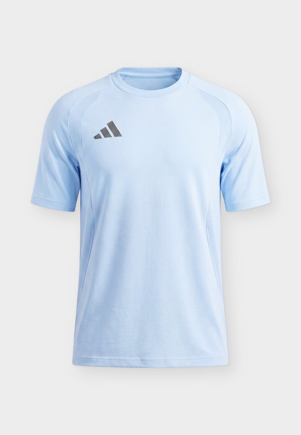 adidas Performance TIRO TRAVEL TEE - Sports T-shirt - glow blue/black