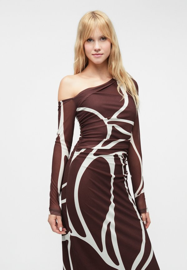 Forever New GEMMA TIPPED SHOULDER DRESS